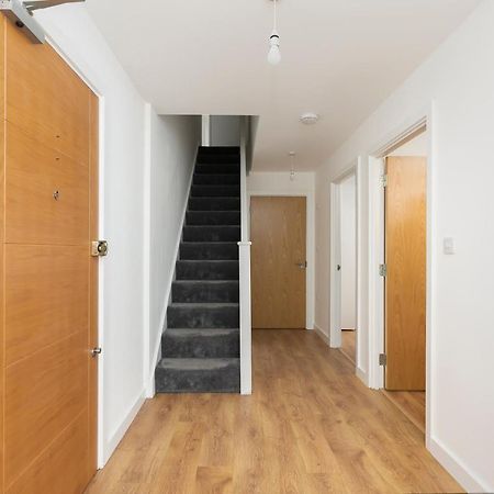 Skyvillion - 4 Bed Luxury Apartment With Balcony & Parking Енфілд Екстер'єр фото
