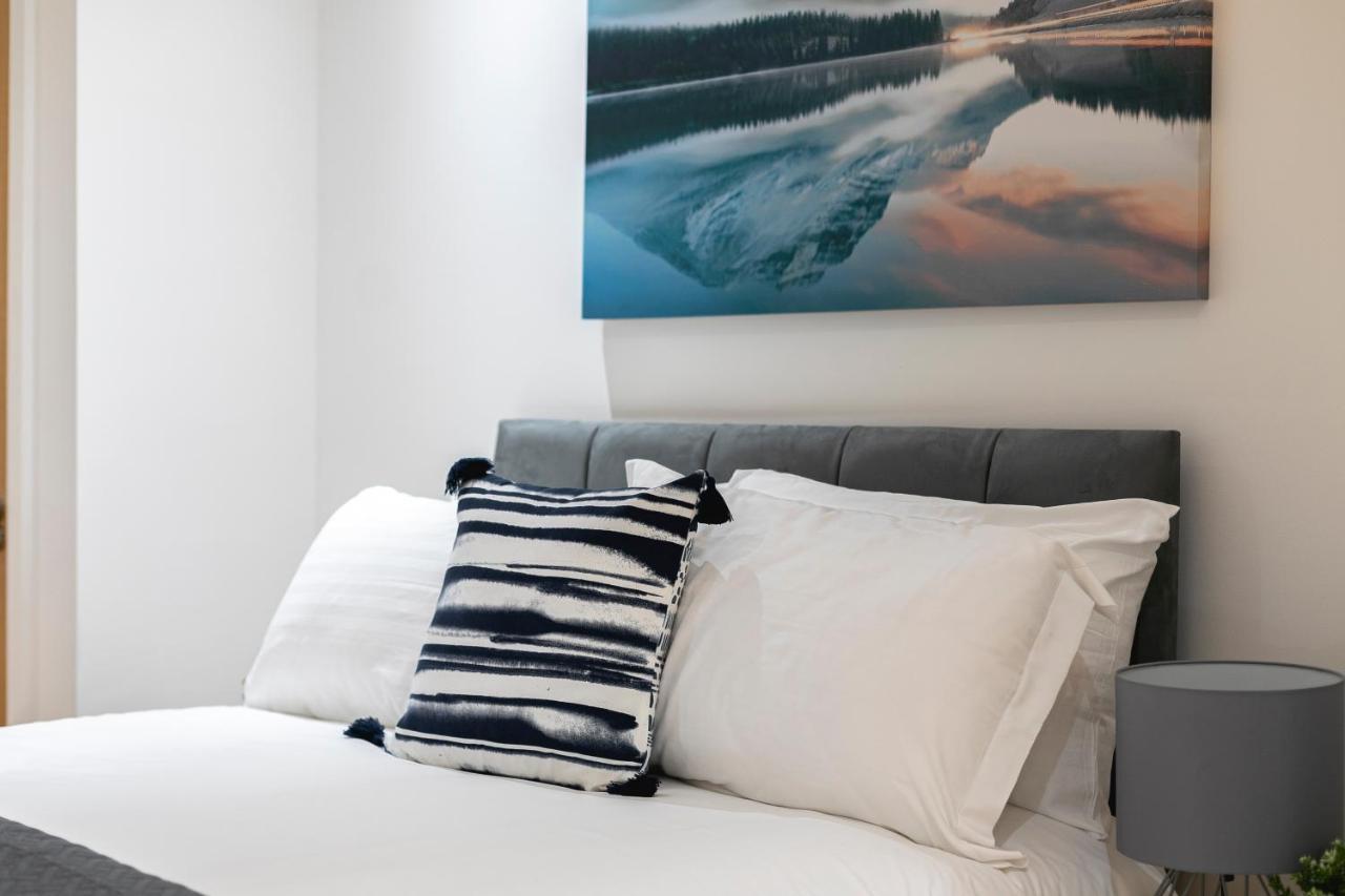 Skyvillion - 4 Bed Luxury Apartment With Balcony & Parking Енфілд Екстер'єр фото