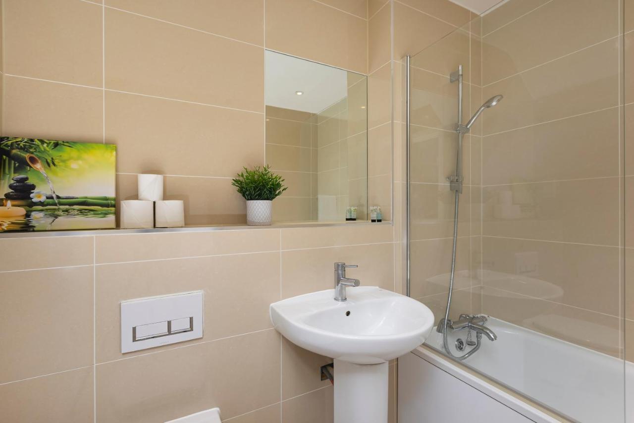 Skyvillion - 4 Bed Luxury Apartment With Balcony & Parking Енфілд Екстер'єр фото