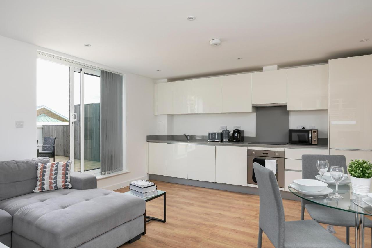 Skyvillion - 4 Bed Luxury Apartment With Balcony & Parking Енфілд Екстер'єр фото