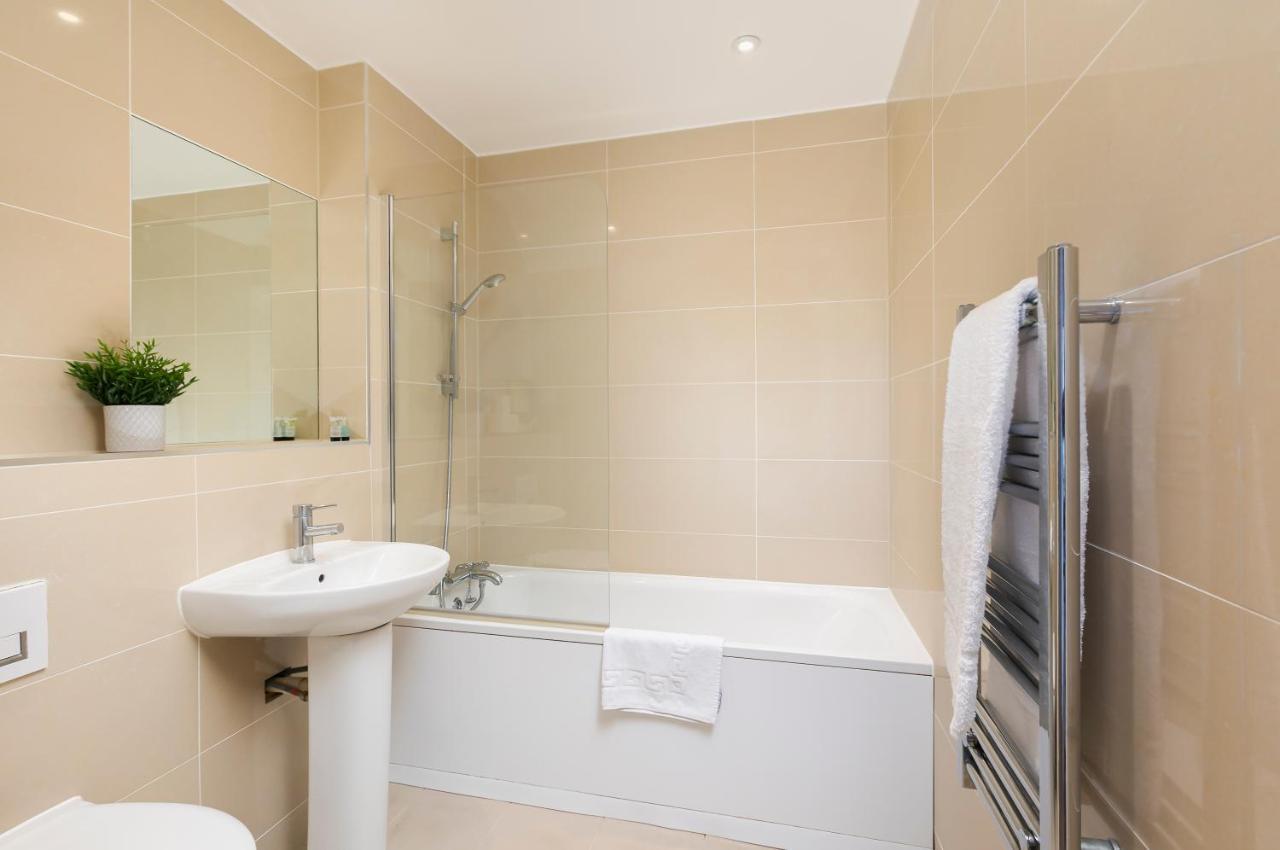 Skyvillion - 4 Bed Luxury Apartment With Balcony & Parking Енфілд Екстер'єр фото