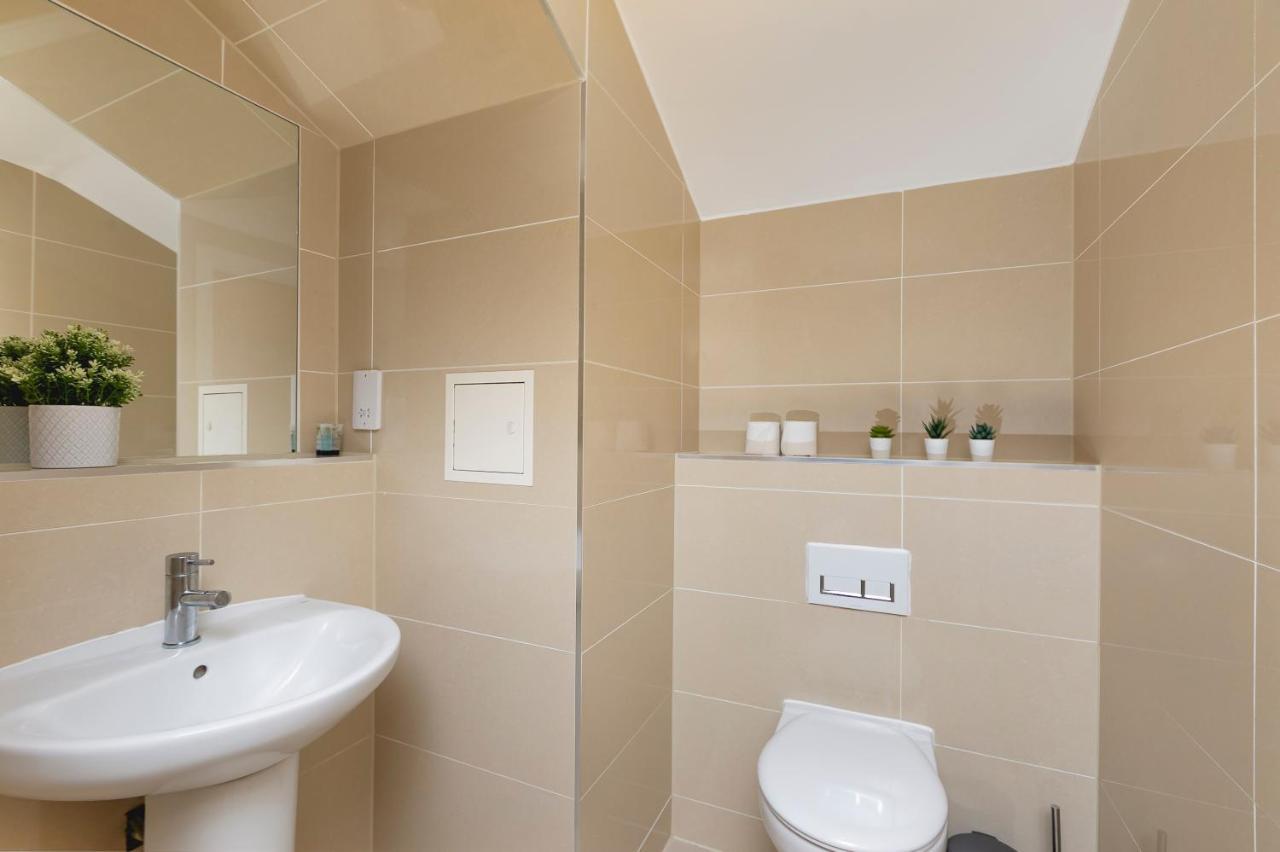 Skyvillion - 4 Bed Luxury Apartment With Balcony & Parking Енфілд Екстер'єр фото